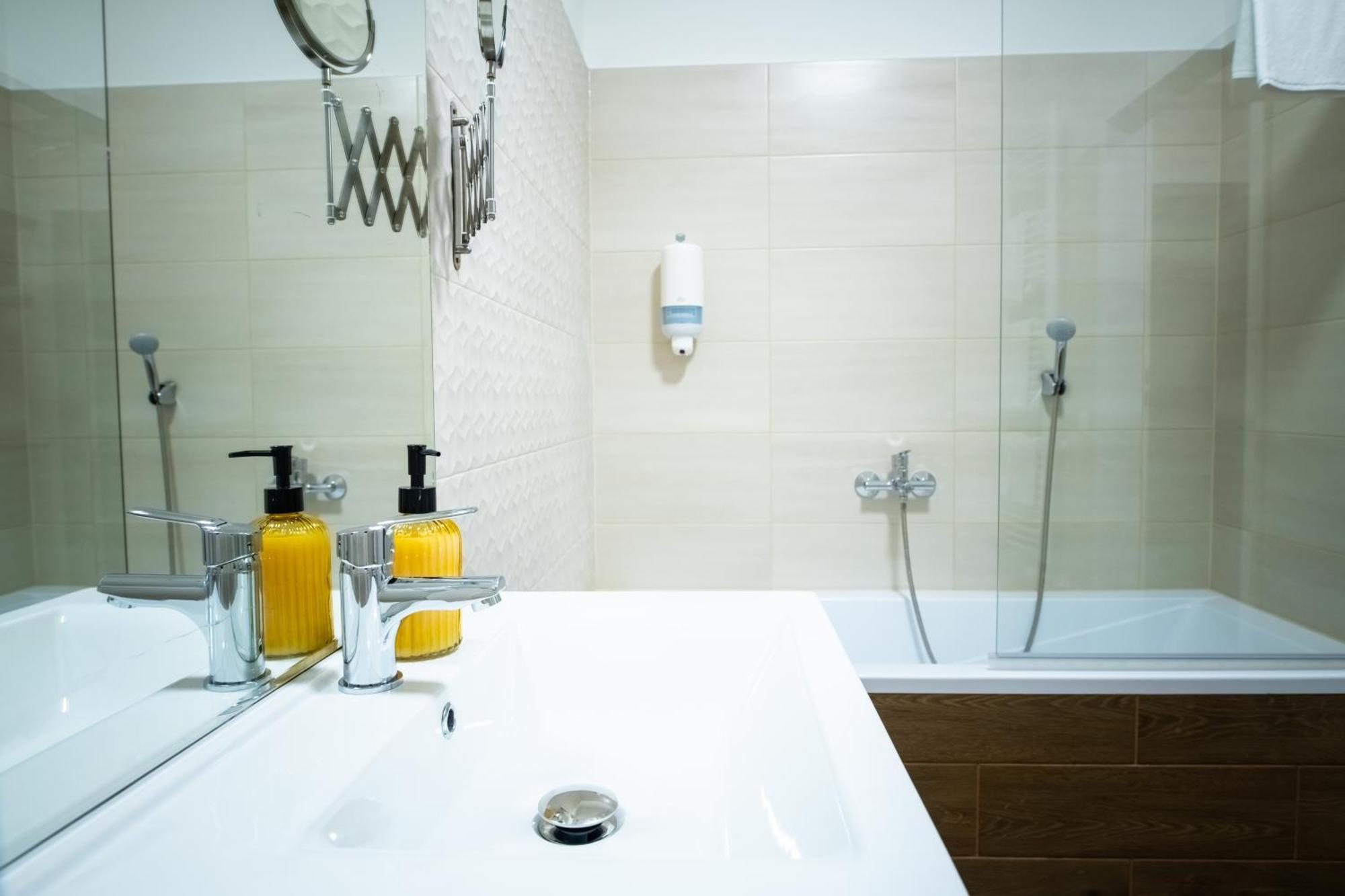 Bed and Breakfast Elixir Panzio Ньирбатор Экстерьер фото