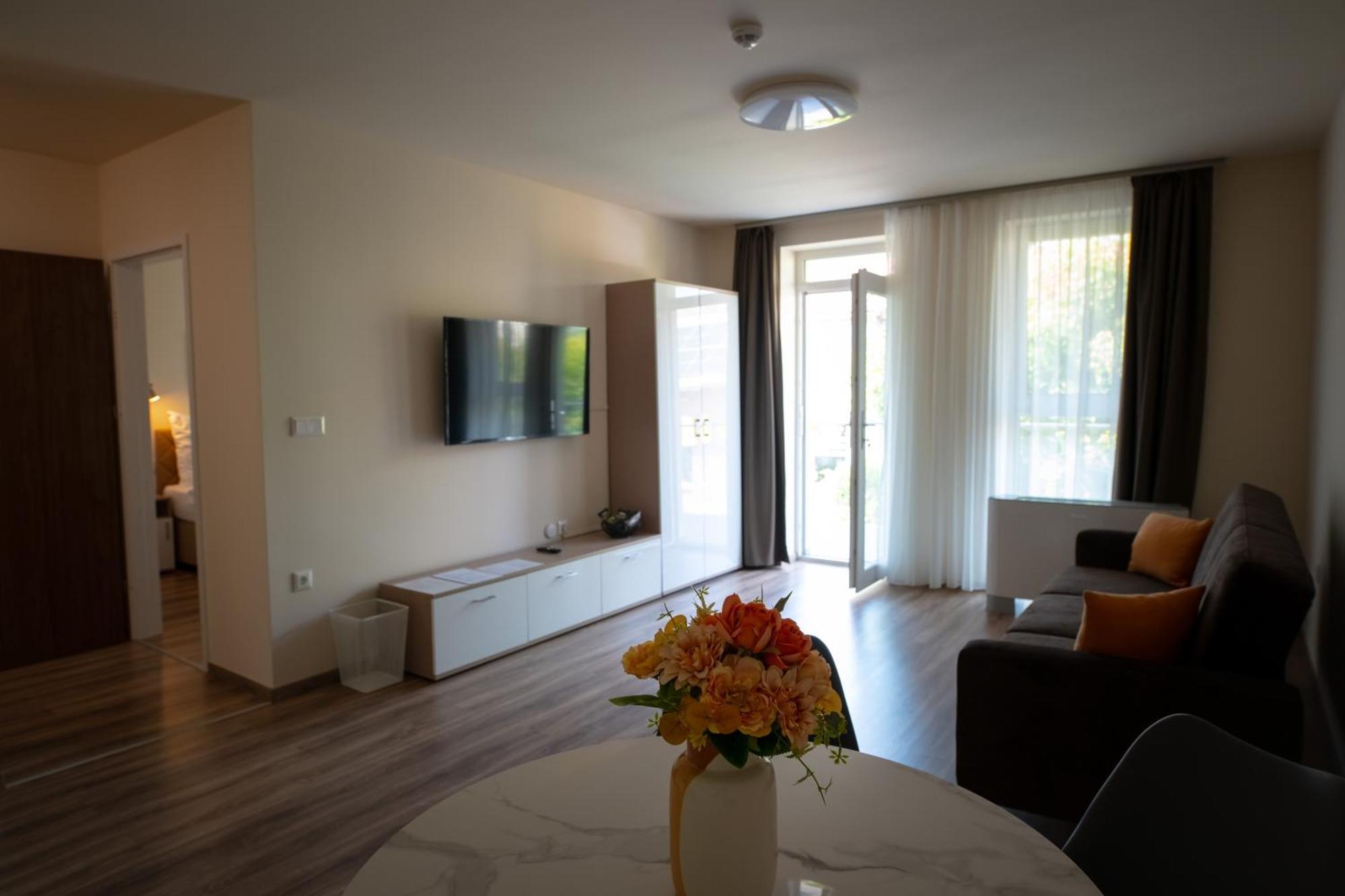 Bed and Breakfast Elixir Panzio Ньирбатор Экстерьер фото