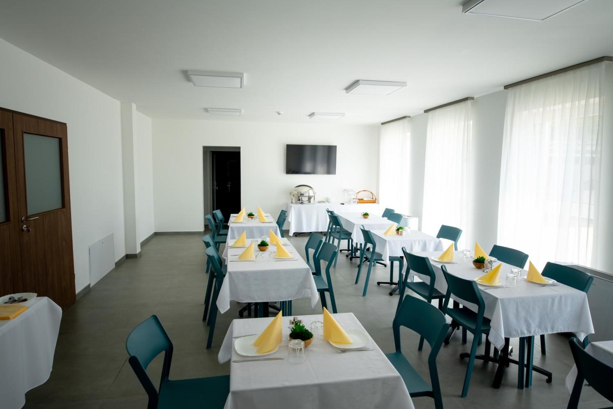 Bed and Breakfast Elixir Panzio Ньирбатор Экстерьер фото